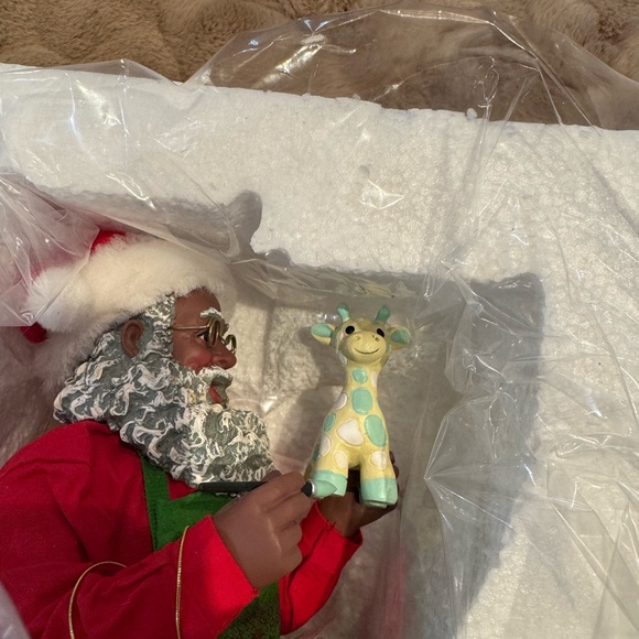 African American Possible Dreams “Hand Painted” Santa Figurine. - Picture 4 of 6